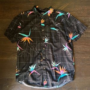 Black, Birds of Paradise, Billabong Button-Down T. Large.